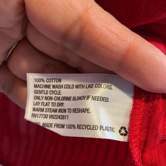 Universal Threads long sleeve red key hole blouse - Picture 5 of 7